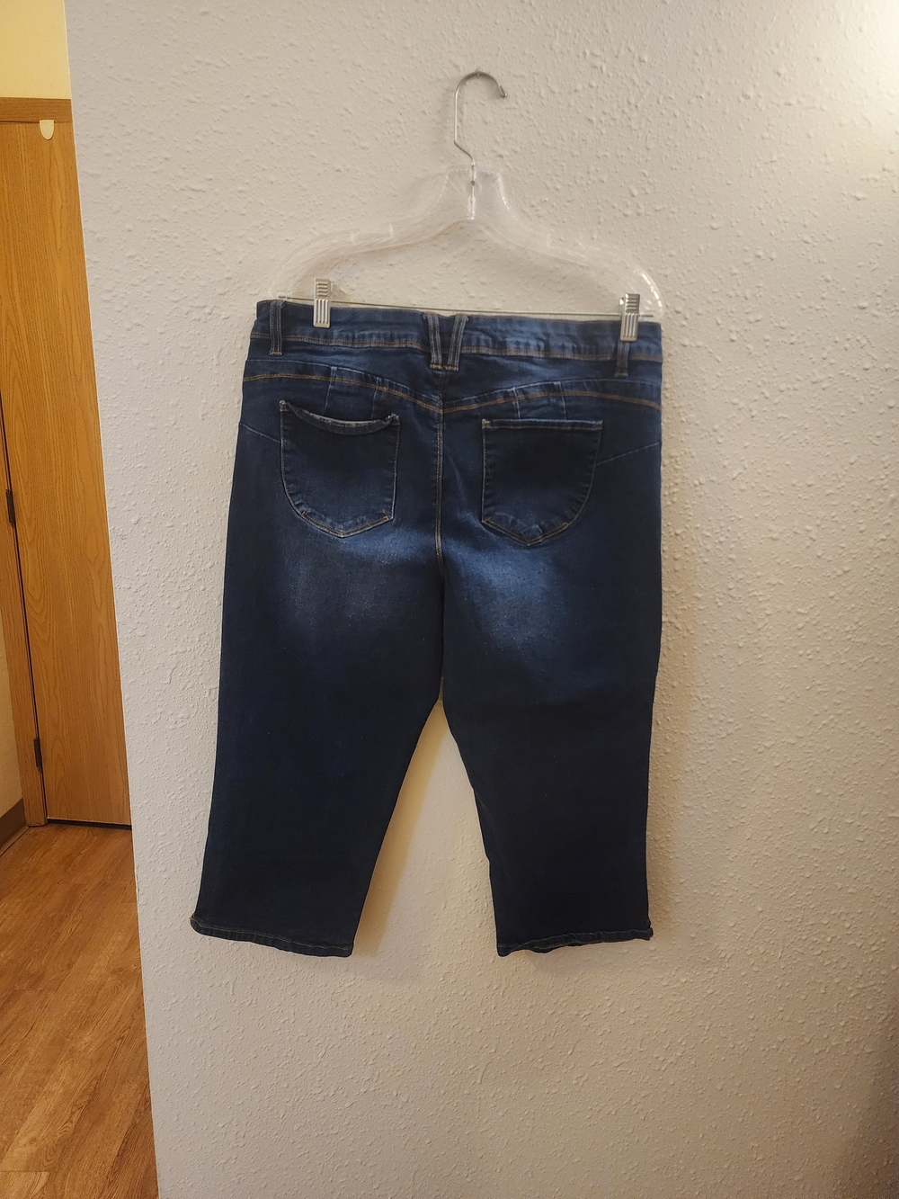 SZ 16 Royalty Wannabetta Butt Butt Shaping And Lifting Capris - Picture 5 of 6